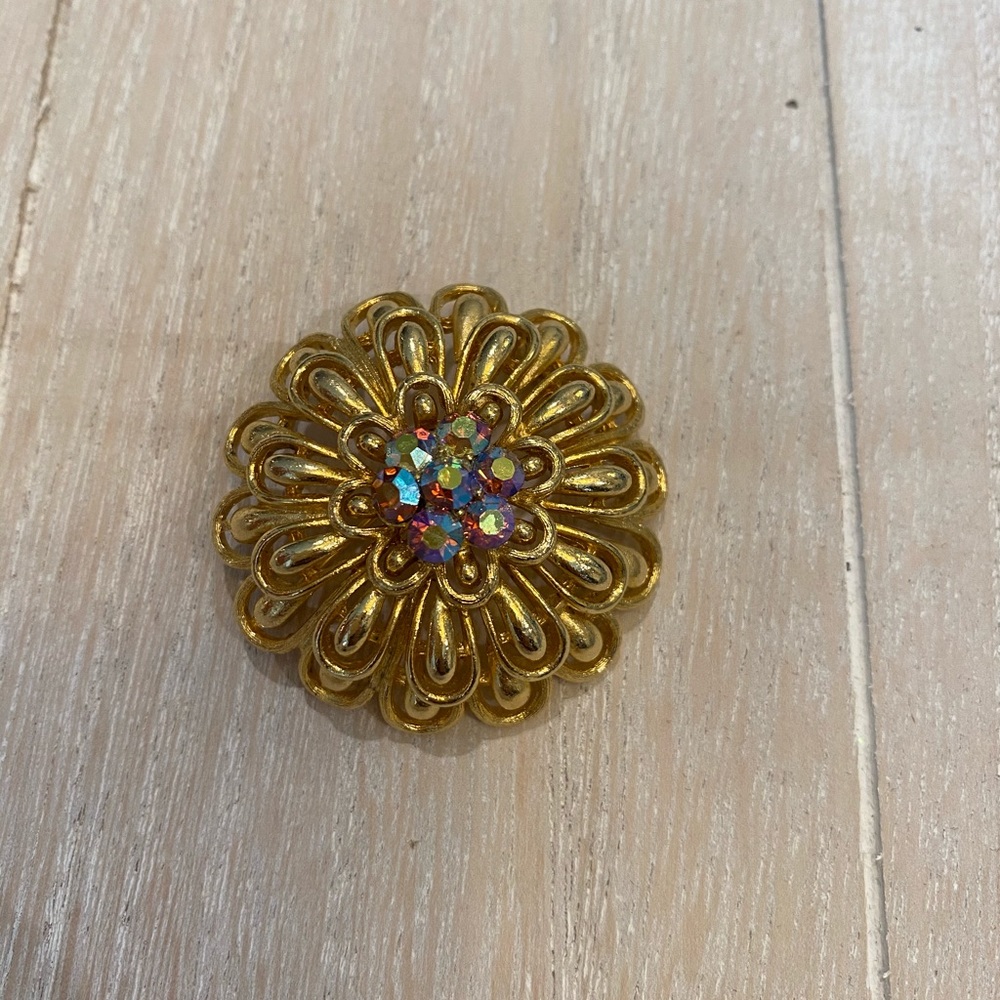 Vintage Lisner Brooch